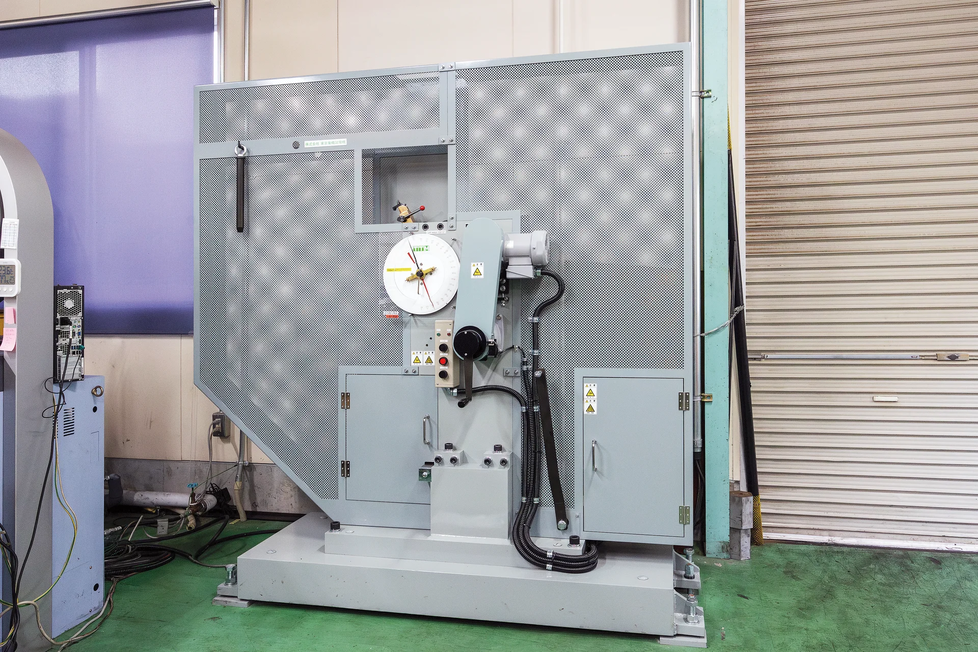 シャルピー衝撃試験機